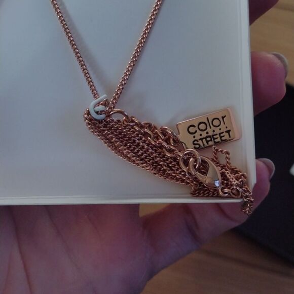 Color Street 18" Rose Gold Colored Triple Station Necklace Tokyo Lights - Picture 6 of 8